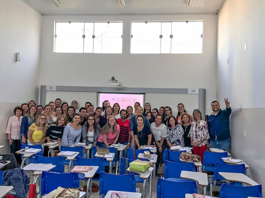 lousa digital Colégio Educare Itápolis