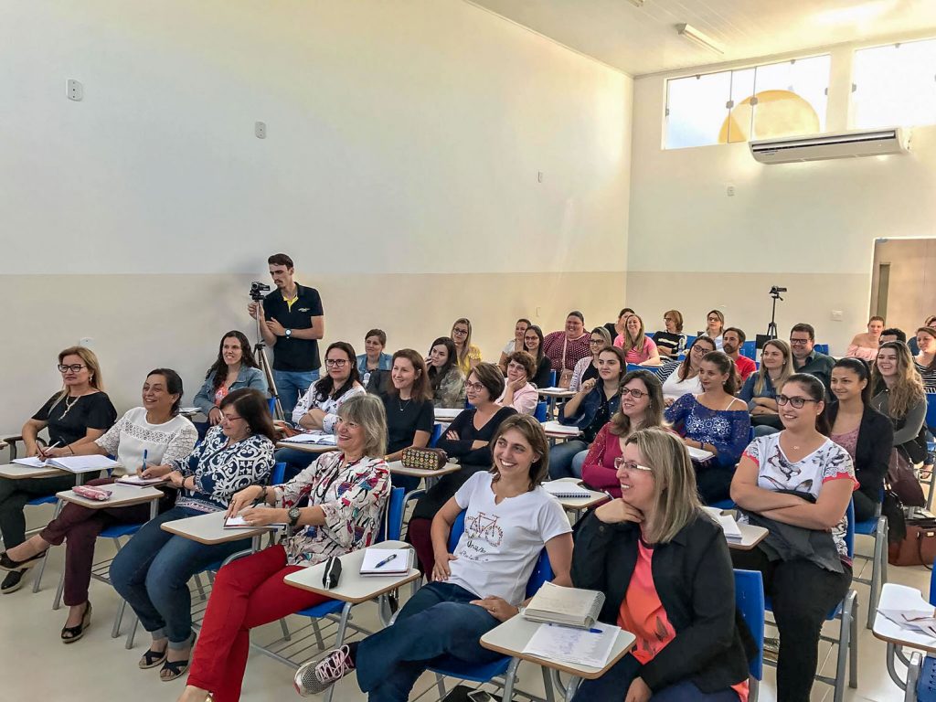 lousa digital Colégio Educare Itápolis