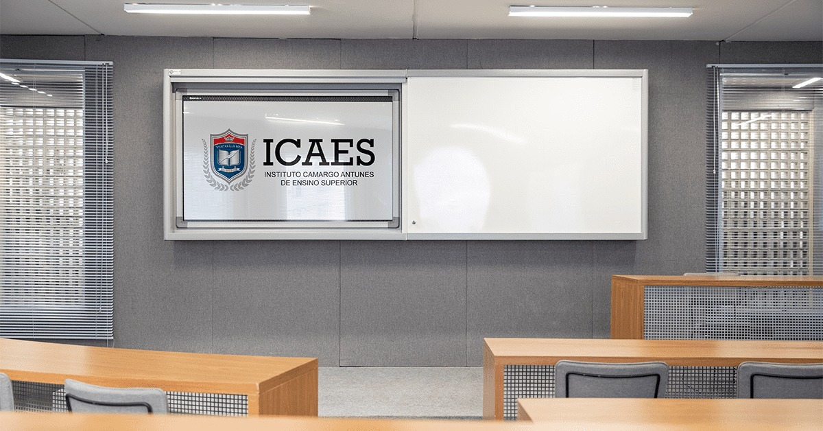 Sala de Aula equipada com Lousa Interativa MOVPLAN SE