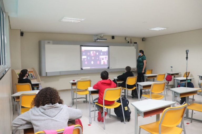 Escola Crescimento - Lousa QuadriLine Touch Pro - G1