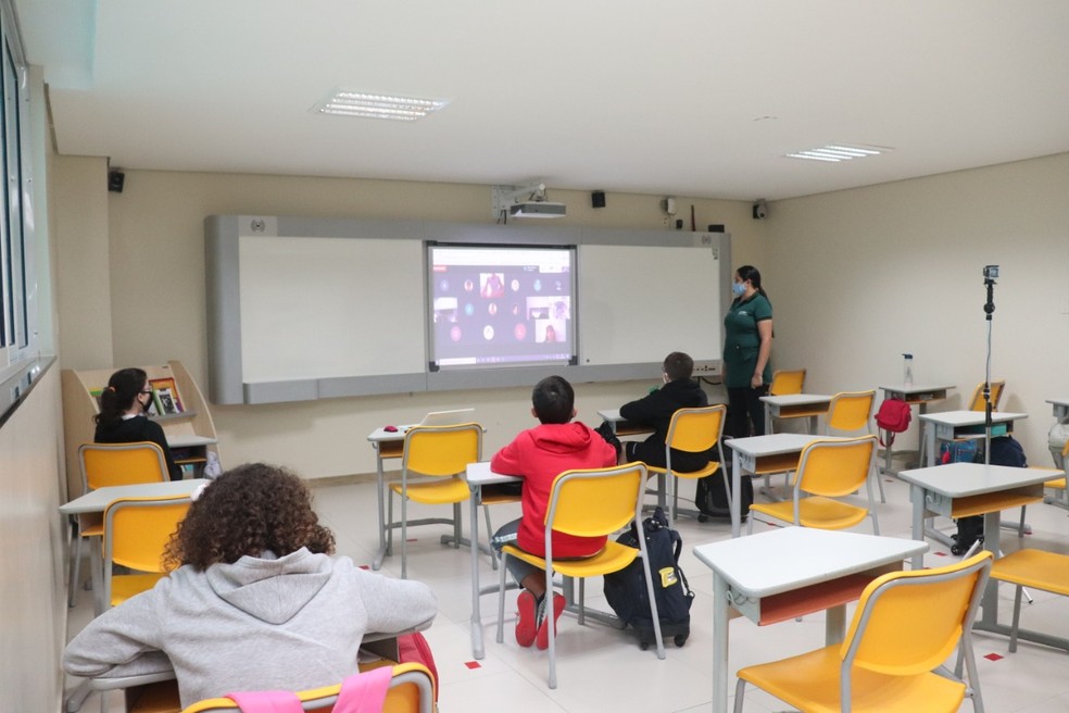 Escola Crescimento - Lousa QuadriLine Touch Pro - G1