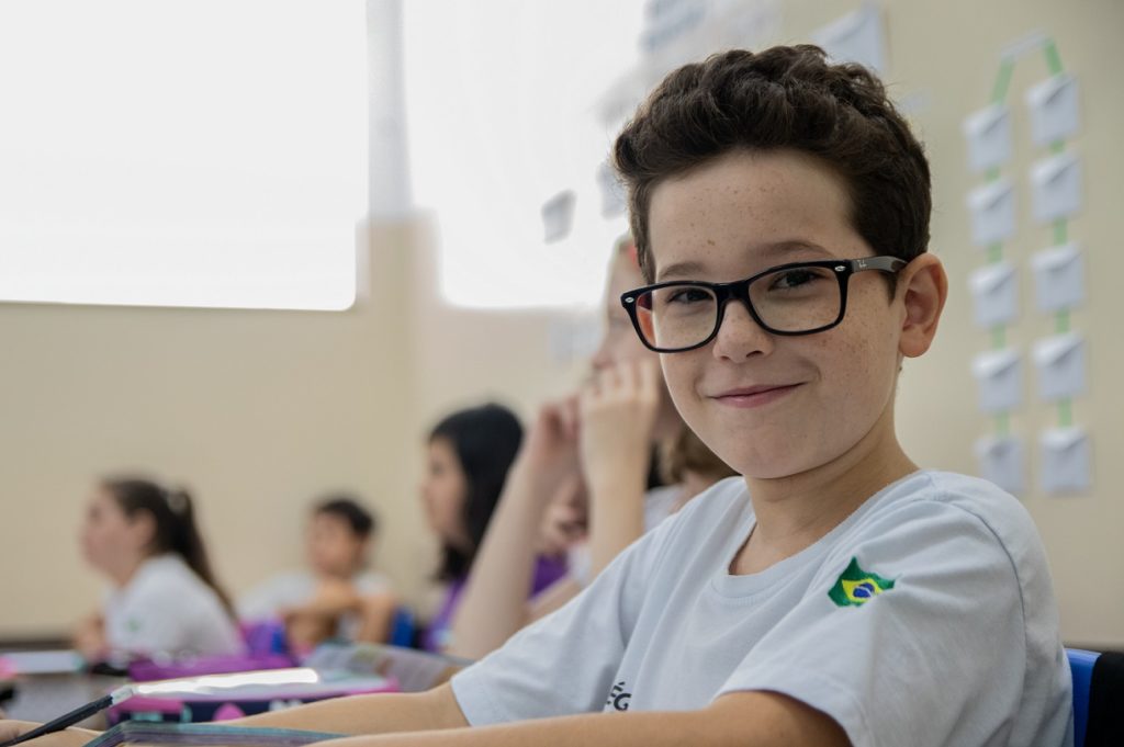 movplan-educacao-infantil-aluno-sorrindo