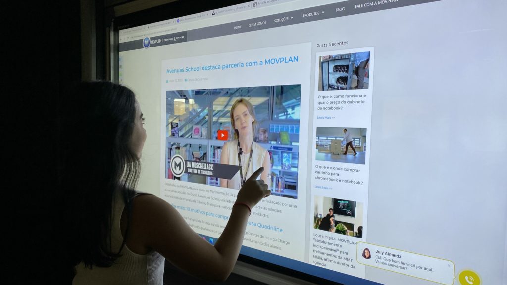 MOVPLAN-educacao-profissional-e-tecnologica-Lousa-Retrátil-Touchled-aluno