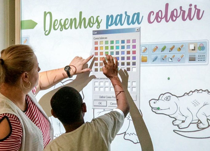 Display touch screen