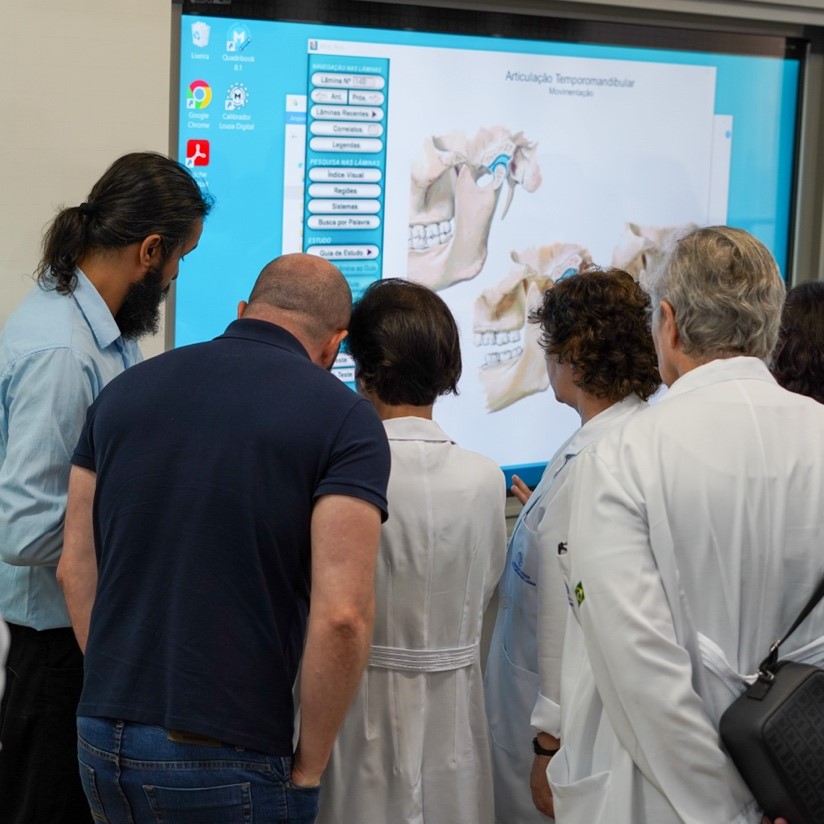 Display touch screen