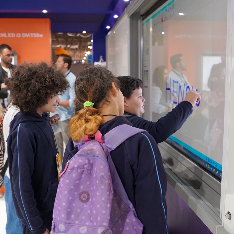 Display touch screen