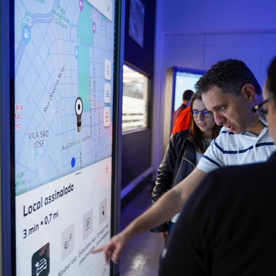 Display touch screen